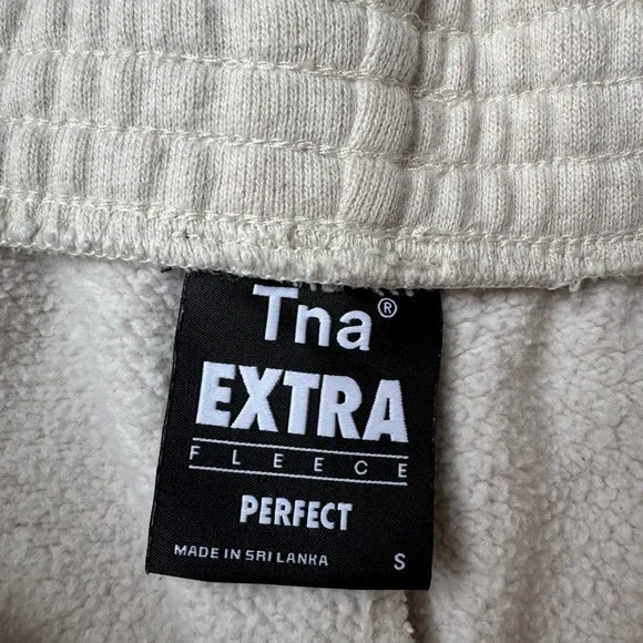 Aritzia TNA Extra Fleece Perfect 2” Sweatshort - Picture 5 of 5